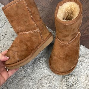 Toddler Uggs size 8